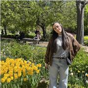 Me defino como una persona agradable, responsable y con ganas de enseñar a los más pequeños.